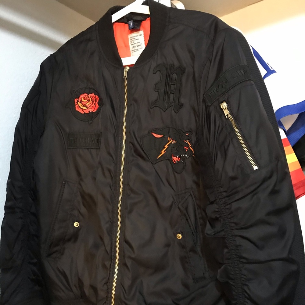 Black Divd supply bomber